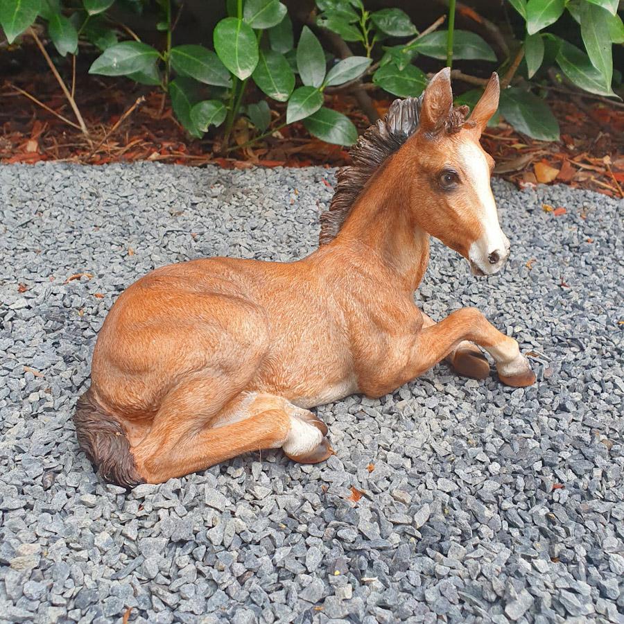 Liegendes Pferd 17 cm