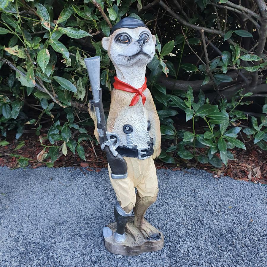 Gartenfigur Erdmännchen Figur als Pirat mit Flinte 63 cm