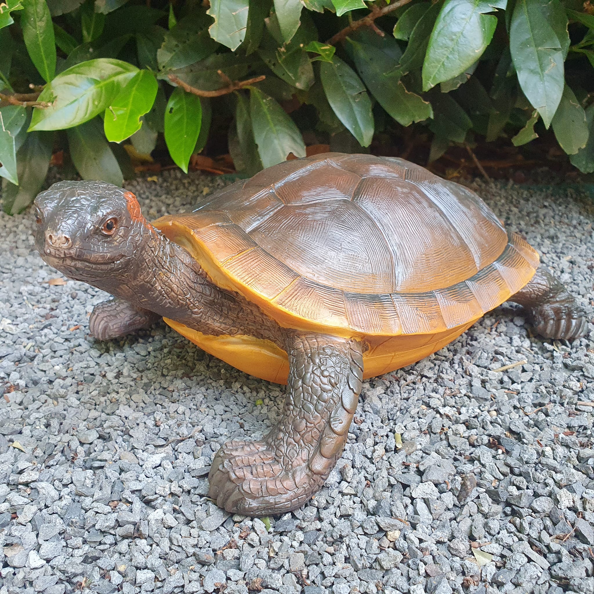 Gartenfigur Schildkröten Figur mit roten Wangen 30 cm