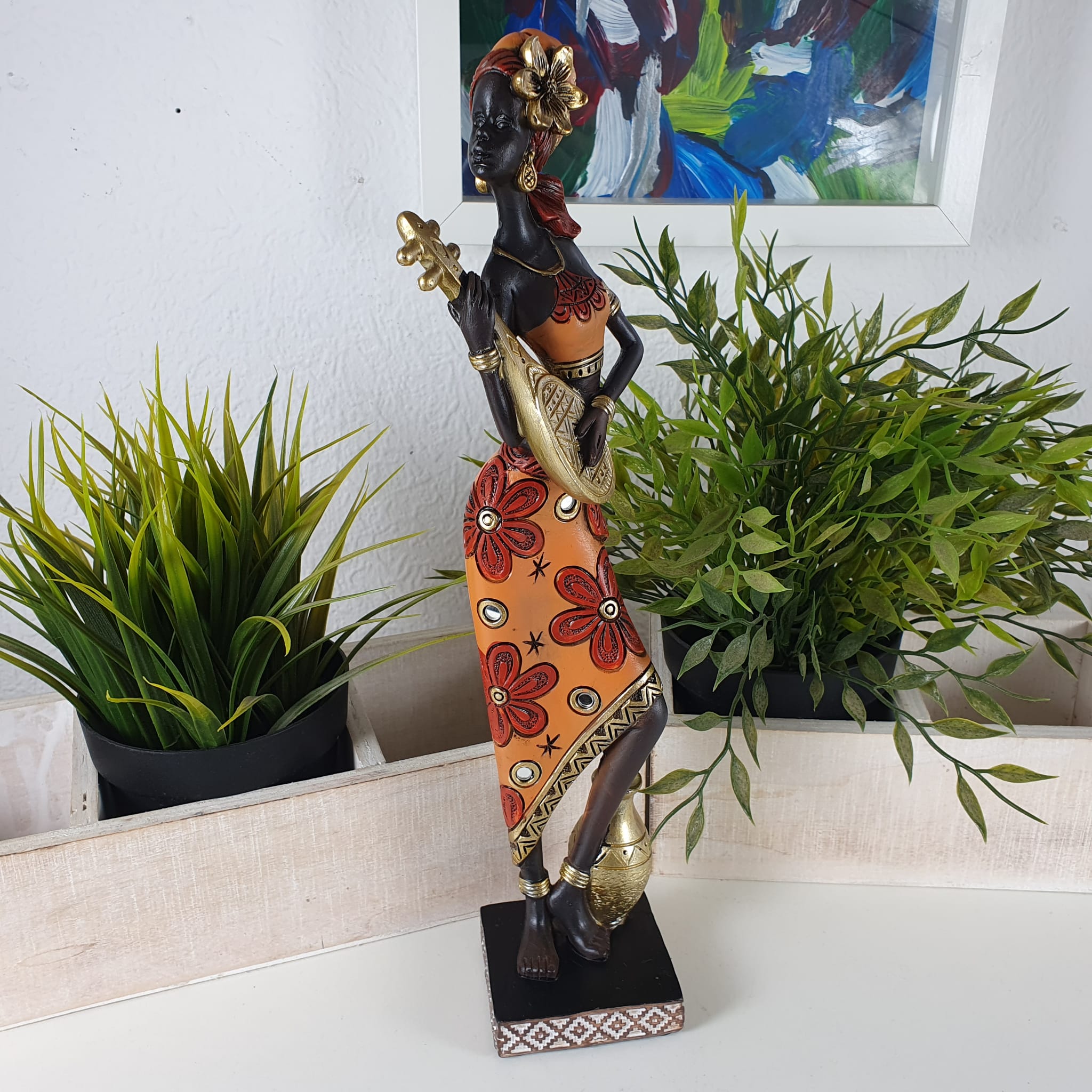 Afrikanische Dekofigur Frau mit Gitarre in der Hand 31 cm