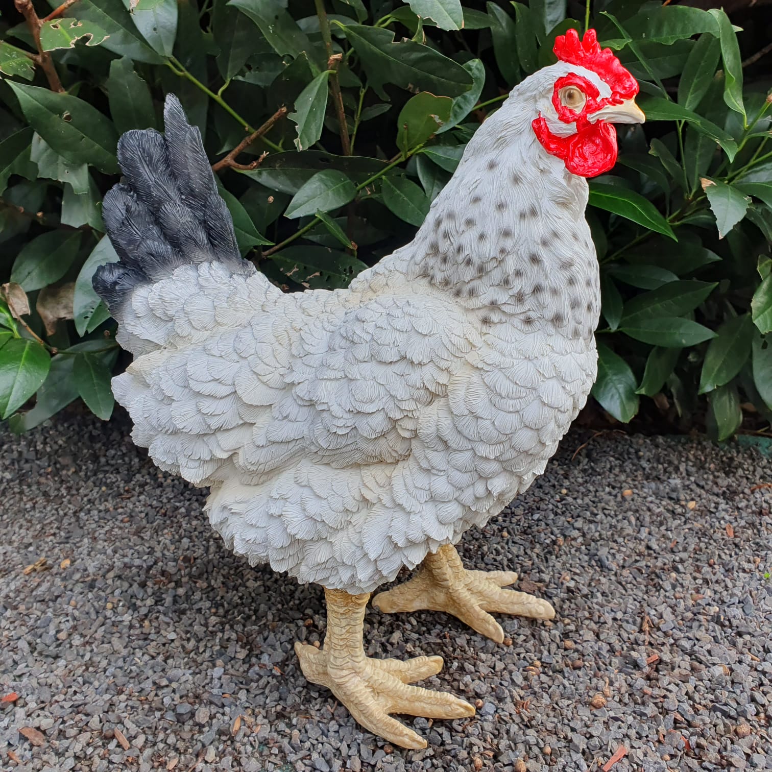 Gartenfigur stehende weiße Huhn Figur 36 cm