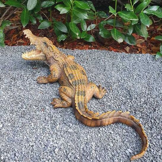 Gartenfigur Krokodil Figur mit offenem Maul 50 cm lang