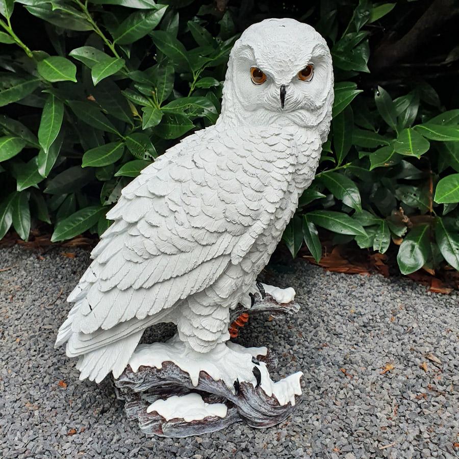 Eulen Gartenfigur Schneeeulen Figur auf einem Stamm 41 cm