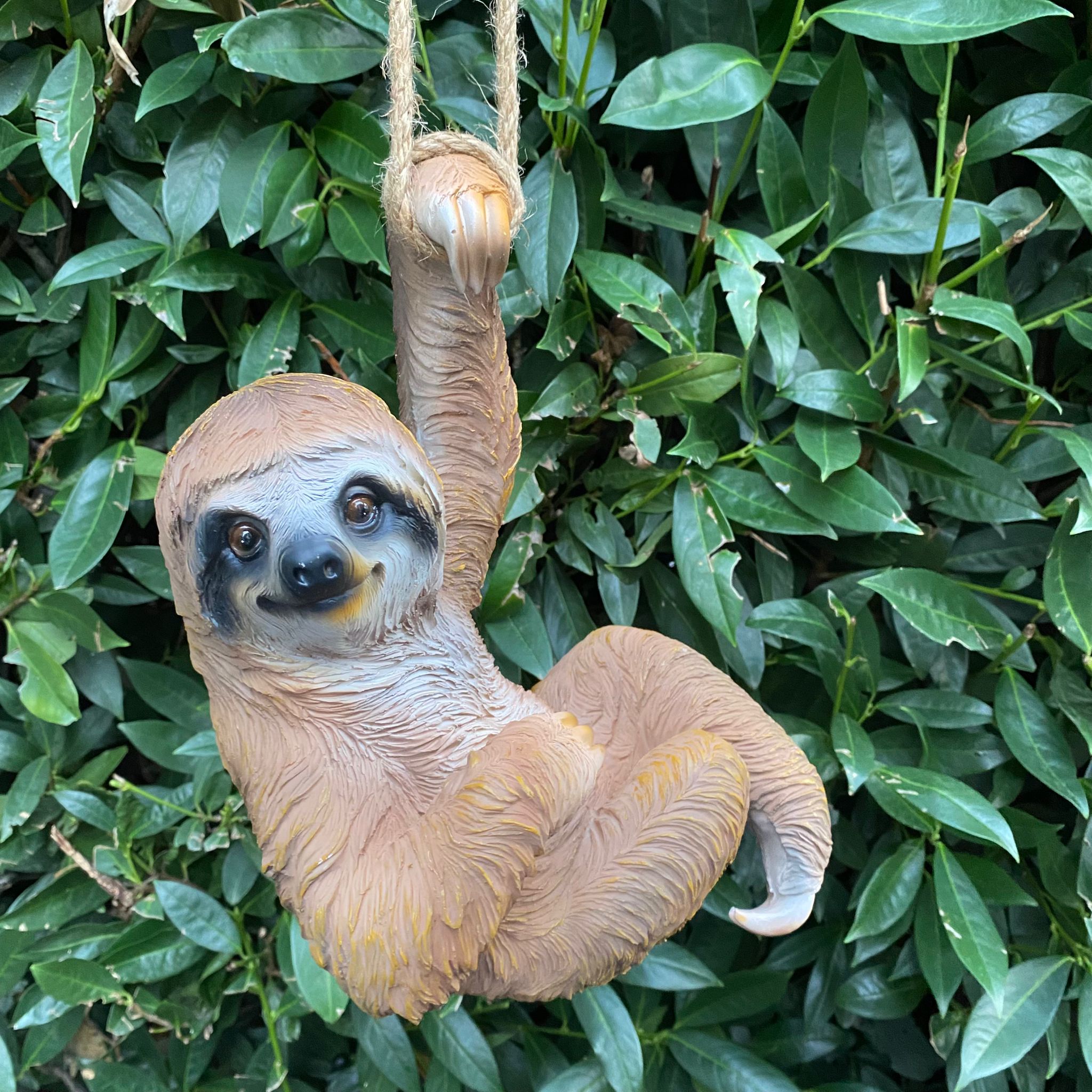 Gartenfigur Faultier Figur zum aufhängen 28 cm