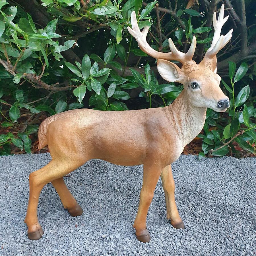 Gartenfigur stehender Hirsch Figur mit Geweih 58 cm