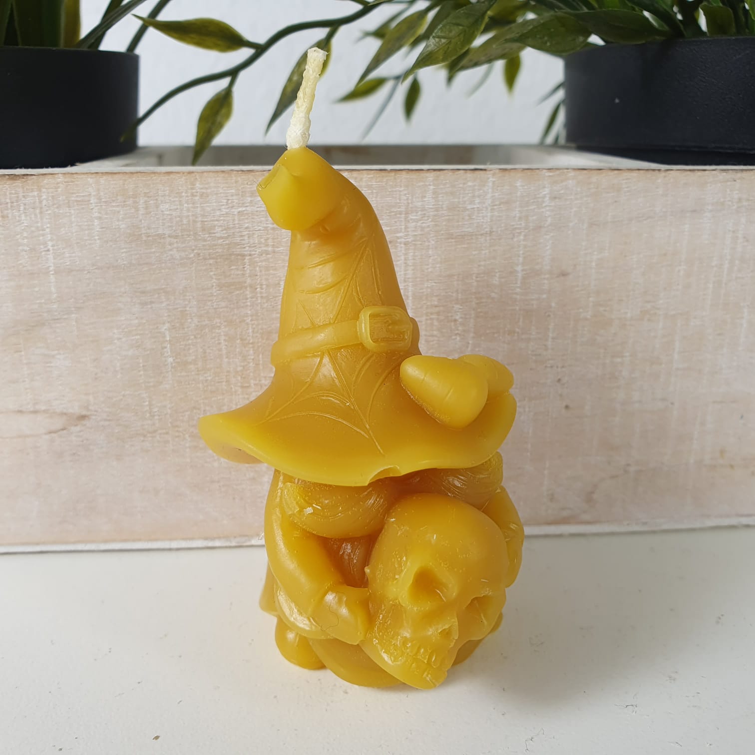 Bienenwachskerze Hexen Kerze mit Totenkopf 7,5 cm