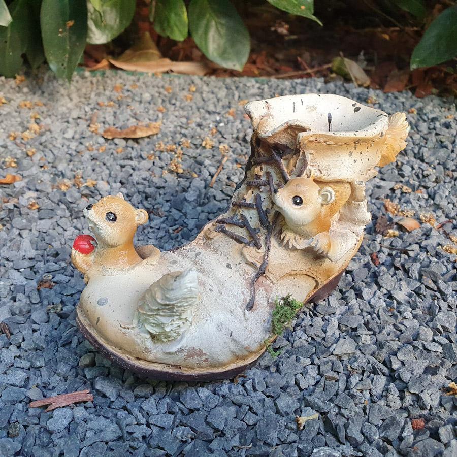 Gartenfigur Pflanzschuh mit Eichhörnchen zum bepflanzen 8 cm