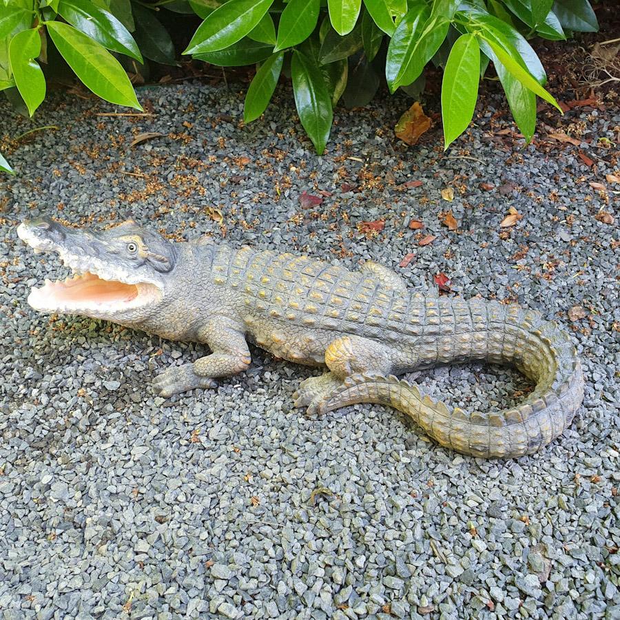 Gartenfigur Krokodil Figur mit offenem Maul 36 cm lang
