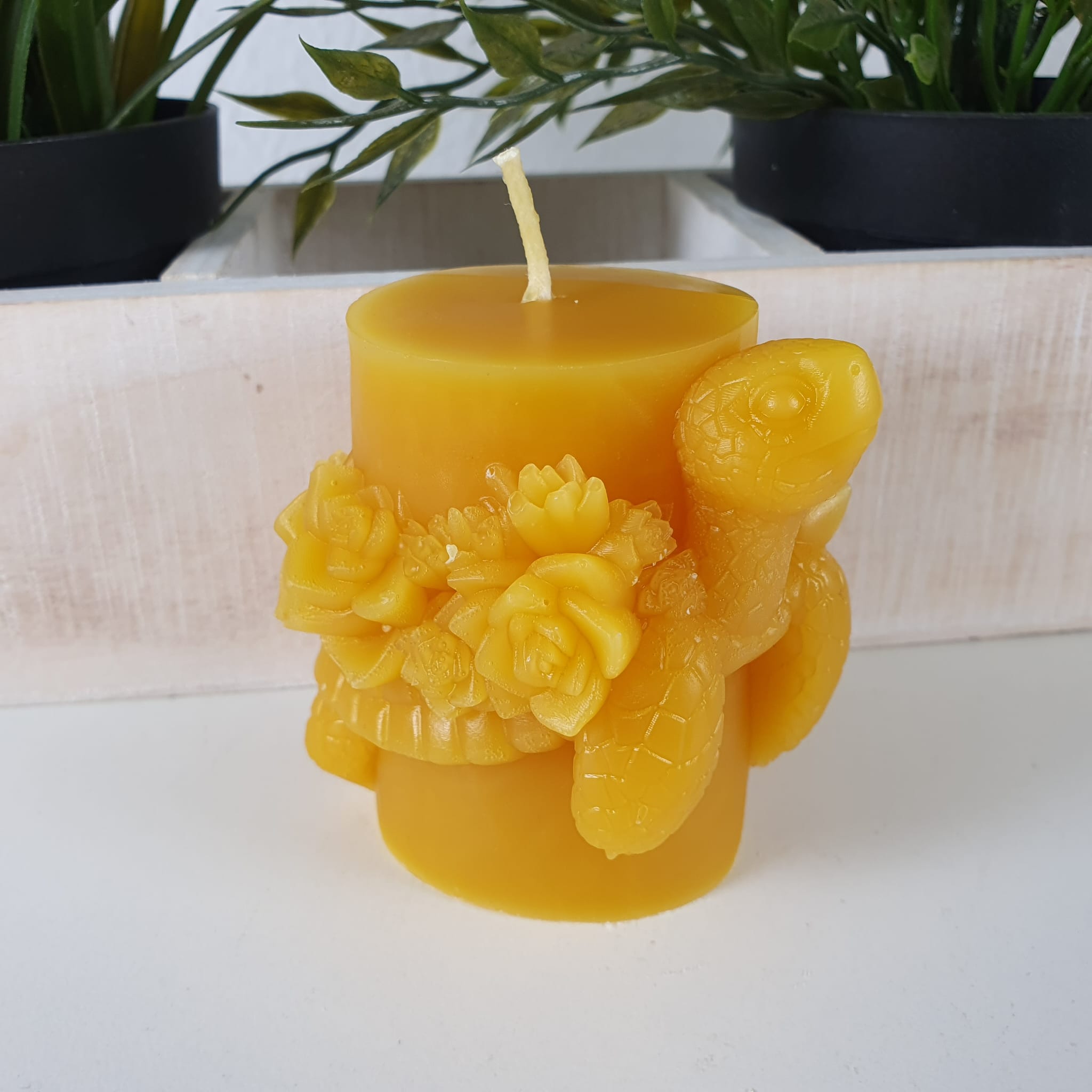 Bienenwachskerze Schildkröten Kerze mit Rosen 7,5 cm