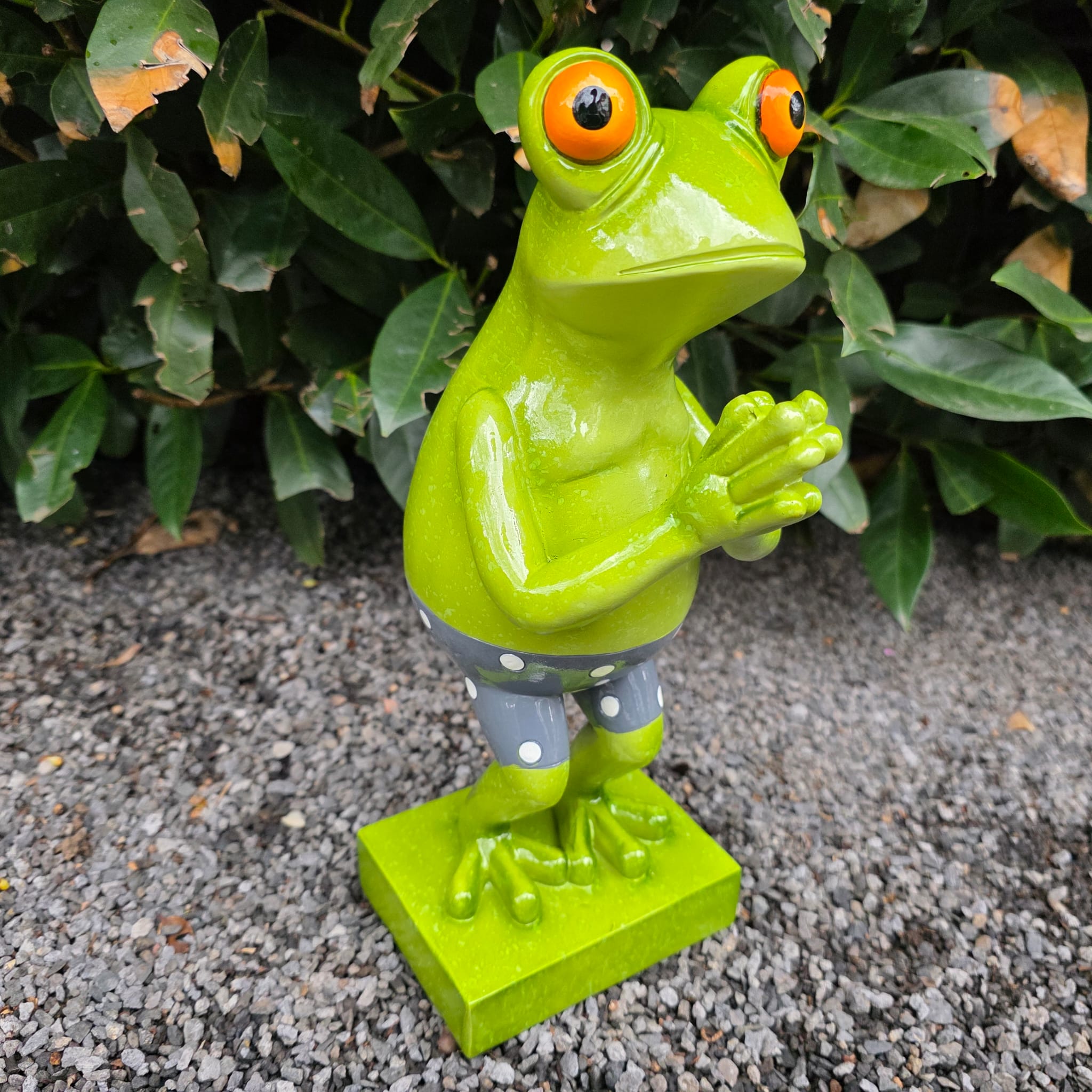 Gartenfigur Frosch Figur mit Badehose 30 cm