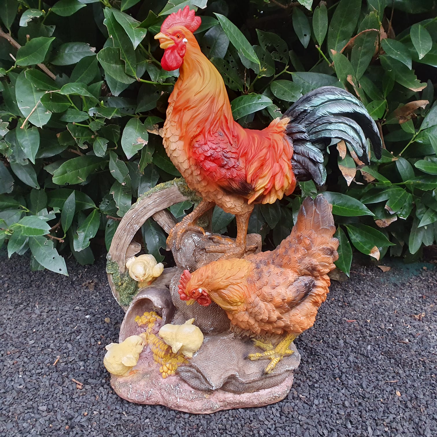 Gartenfigur Hahn Figur mit Huhn und Küken am Rad 44 cm