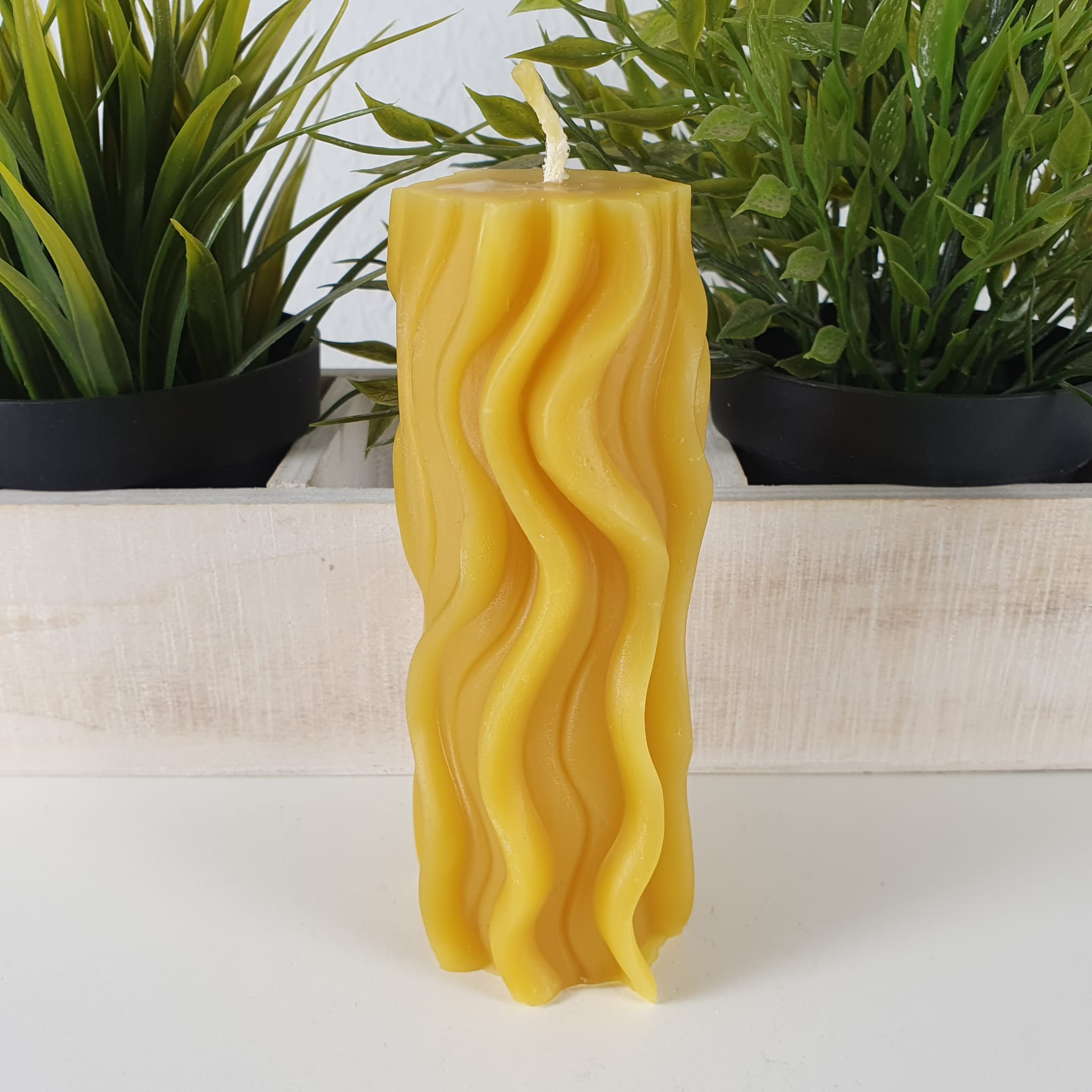 Bienenwachskerze Stumpenkerze Wellen Kerze 14 cm