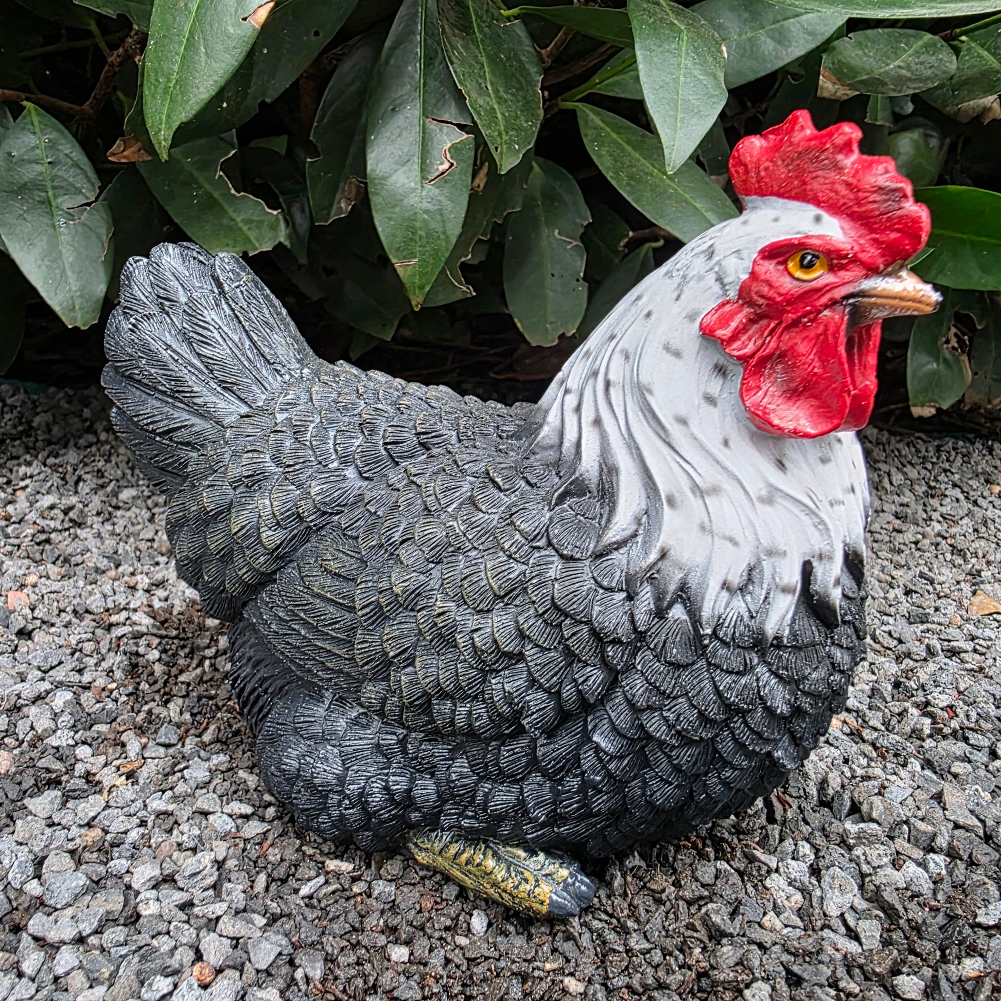 Gartenfigur Huhn Figur sitzt schwarz 15 cm