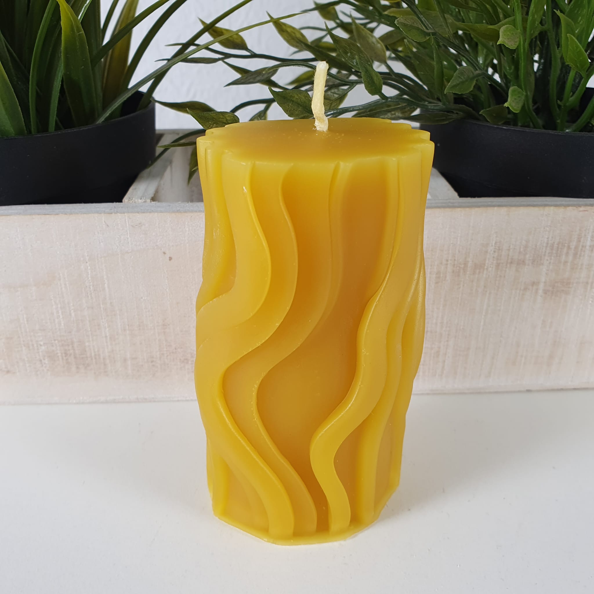 Bienenwachskerze Stumpenkerze Wellen Kerze 10 cm
