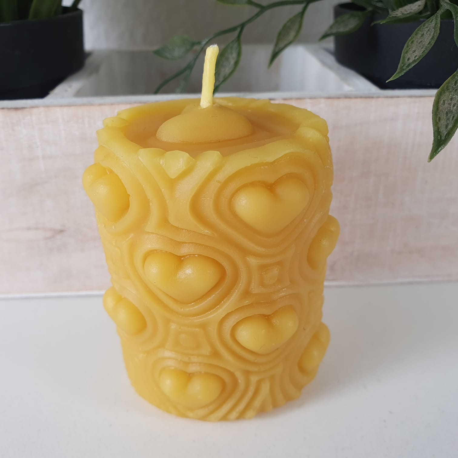 Bienenwachskerze Stumpenkerze mit Herzen 7 cm