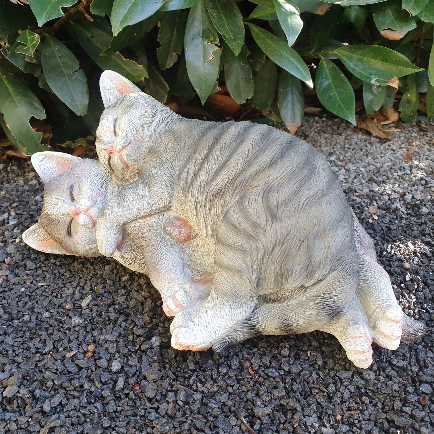 Gartenfigur schlafendes Katzen Figur Paar 29 cm lang