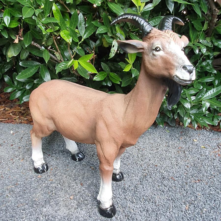 Gartenfigur braune Ziegenbock Figur 70 cm