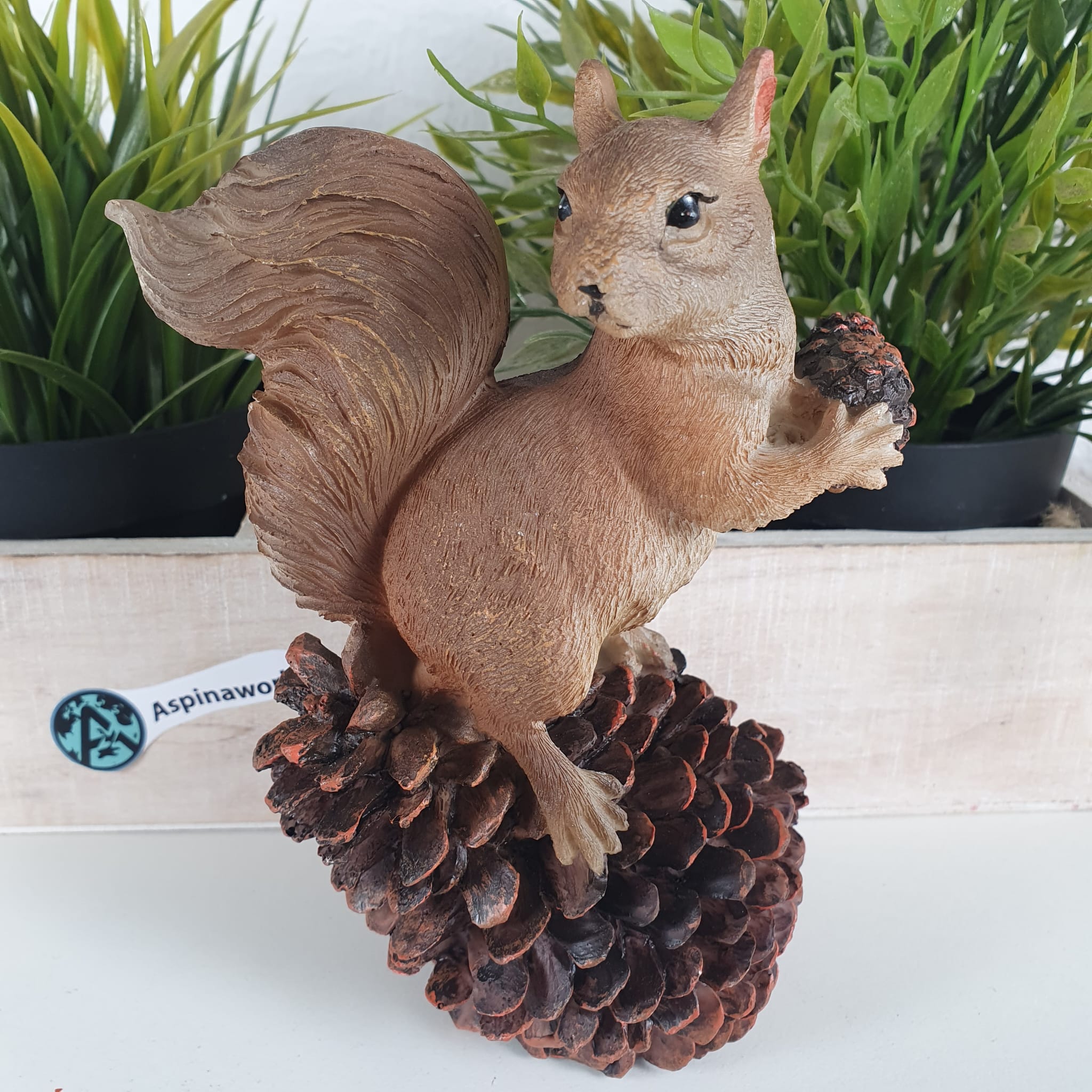 Deko Eichhörnchen Figur auf Zapfen 17 cm