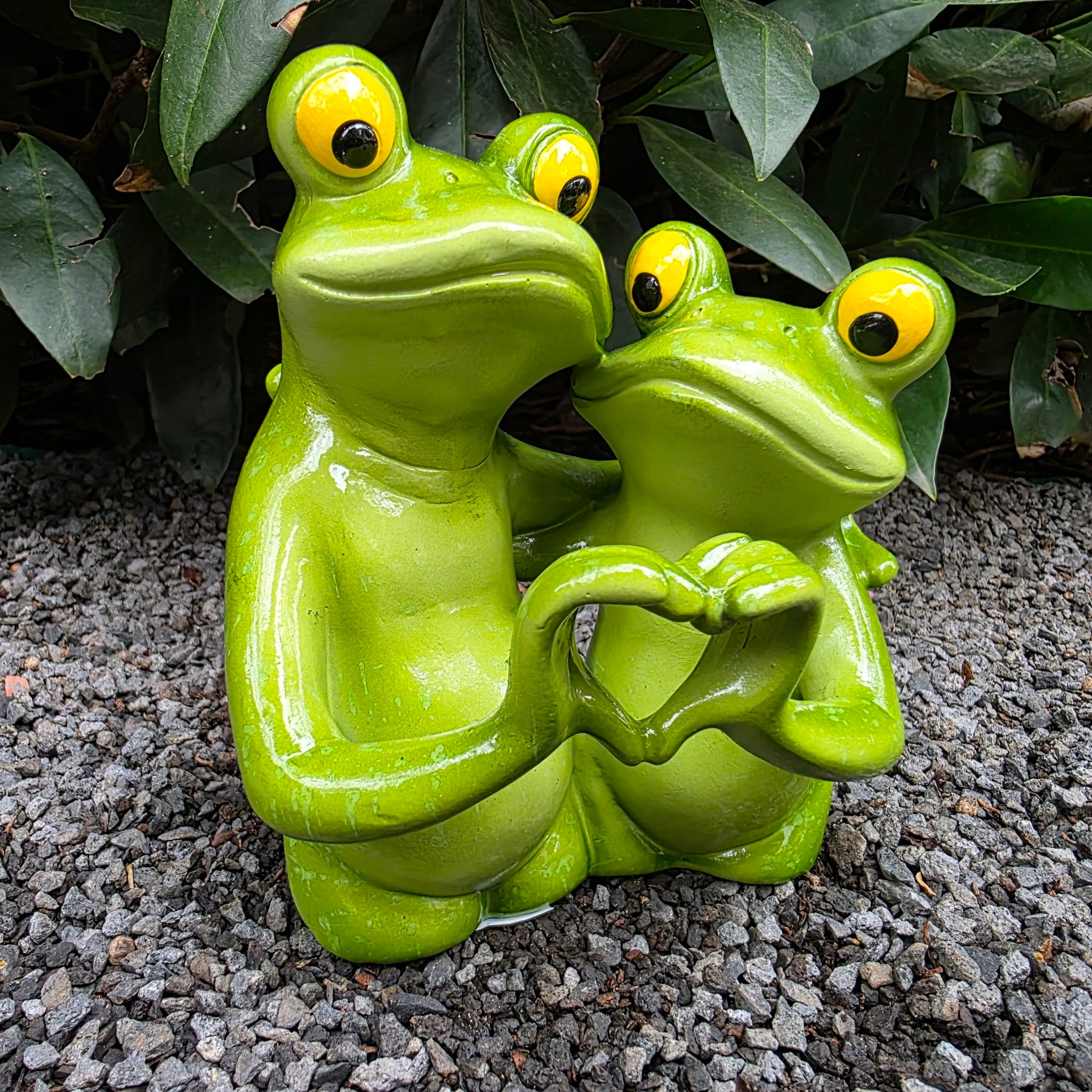 Gartenfigur Frosch Figur paar zeigt Herz 15 cm