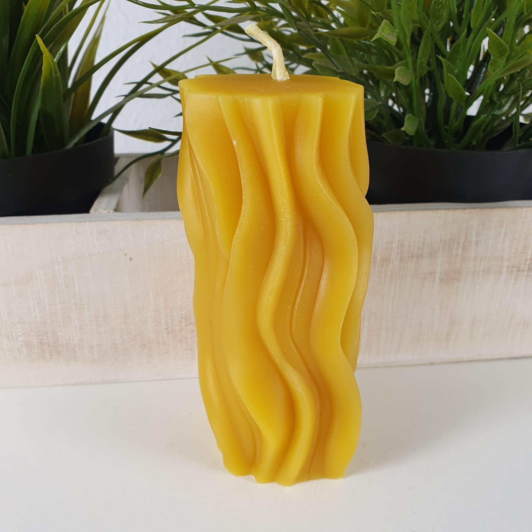 Bienenwachskerze Stumpenkerze Wellen Kerze 12 cm
