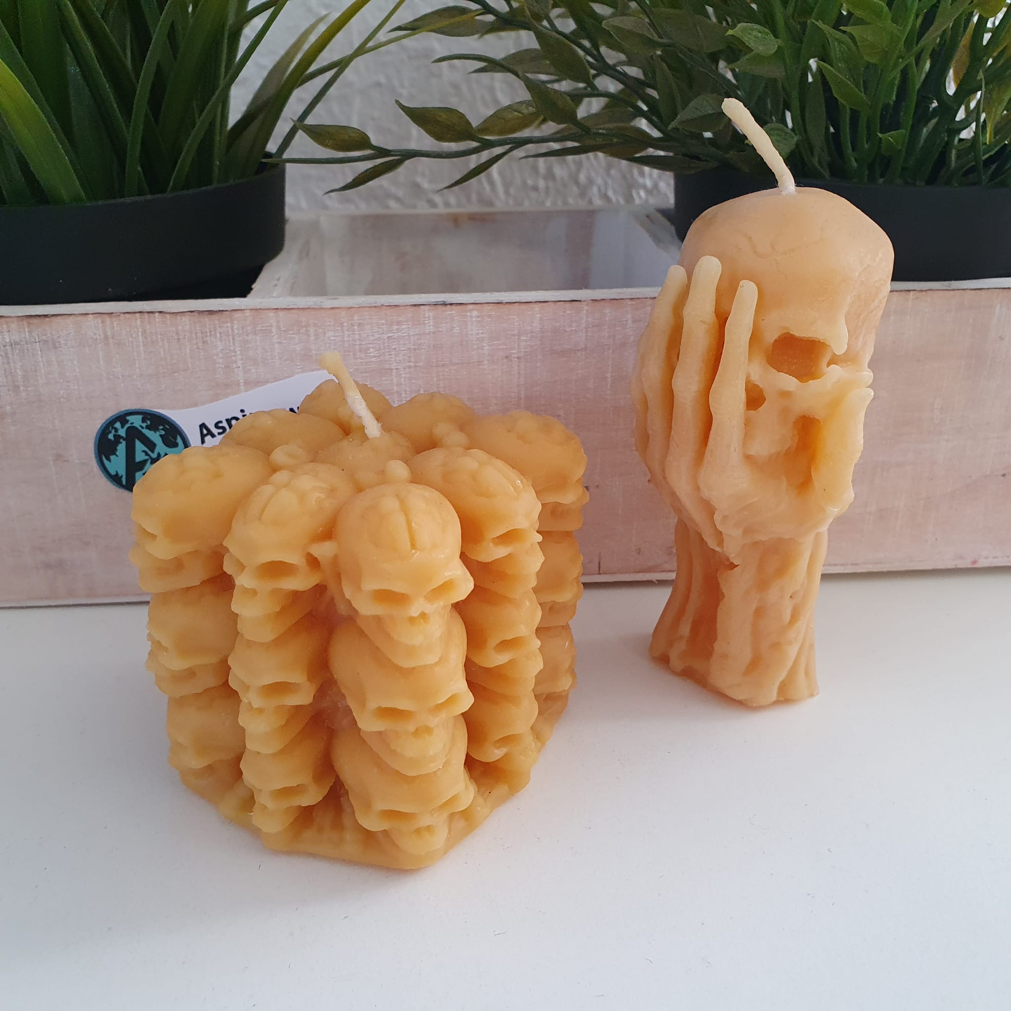 Totenkopf Kerze Würfel und Hand 2 er Set 100 % Bienenwachs