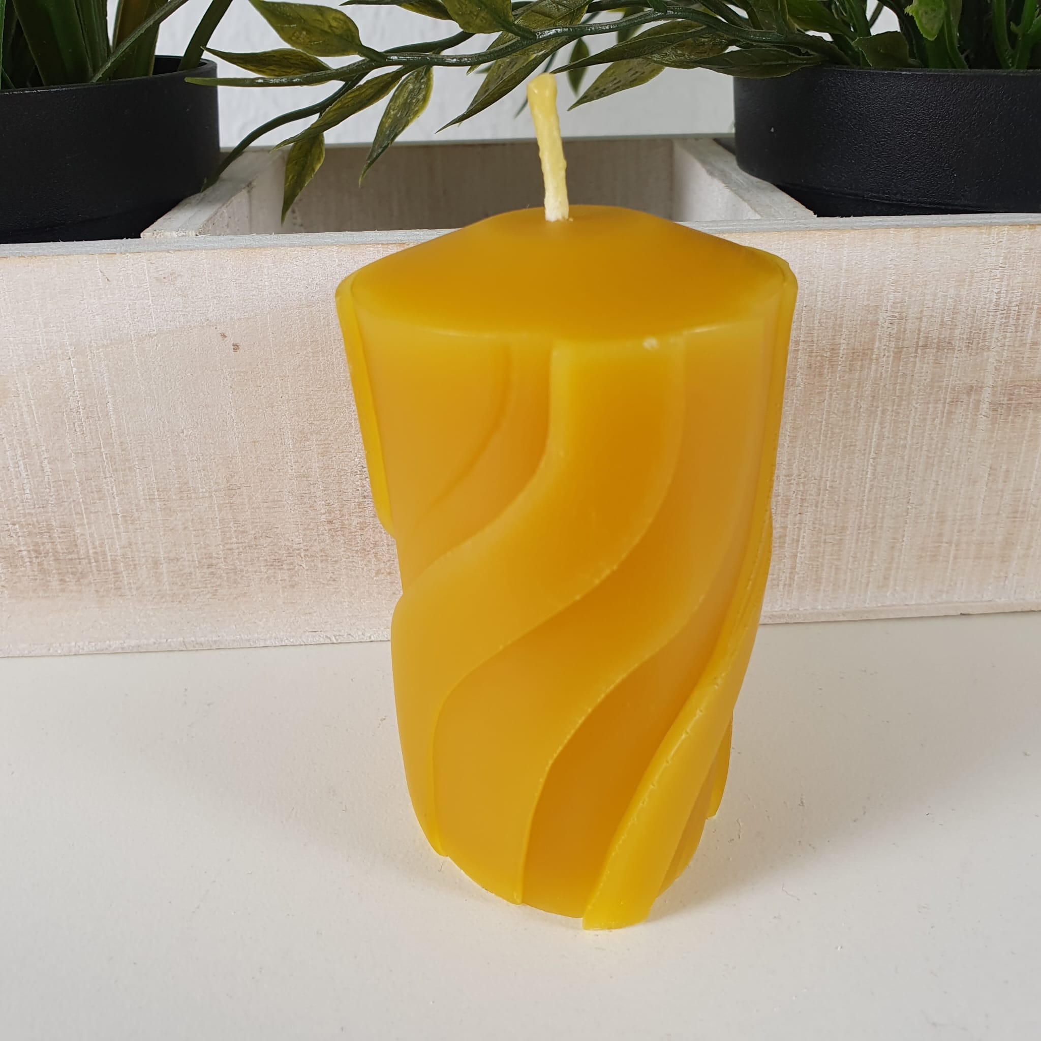 Bienenwachskerze Stumpenkerze Wellen Kerze 8 cm