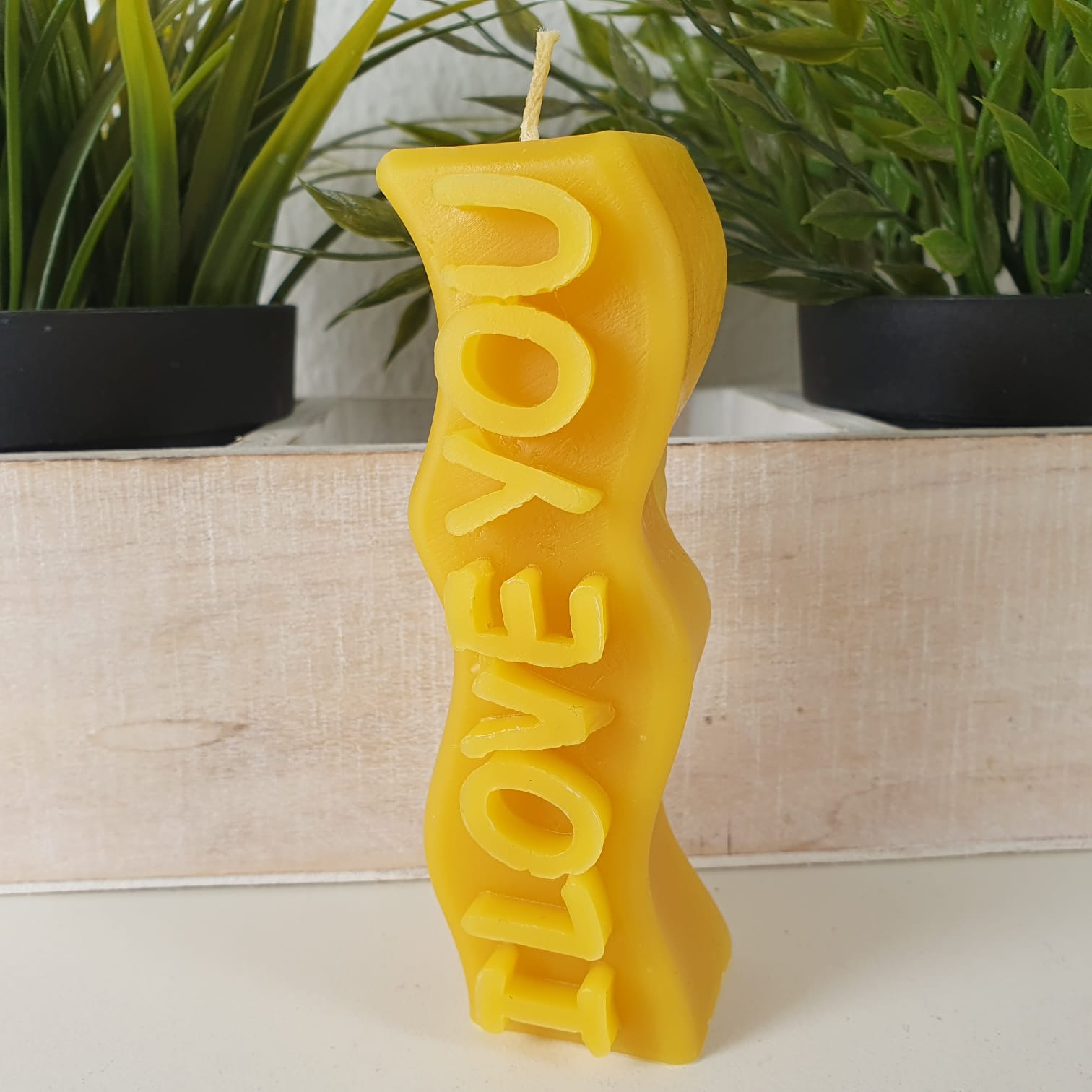 Bienenwachskerze mit  I Love you Schriftzug 11 cm