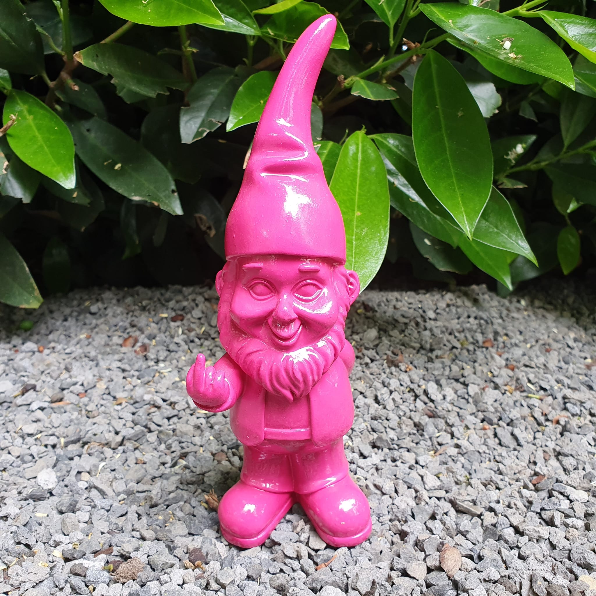 Gartenzwerg mit Stinkefinger 17 cm rosa