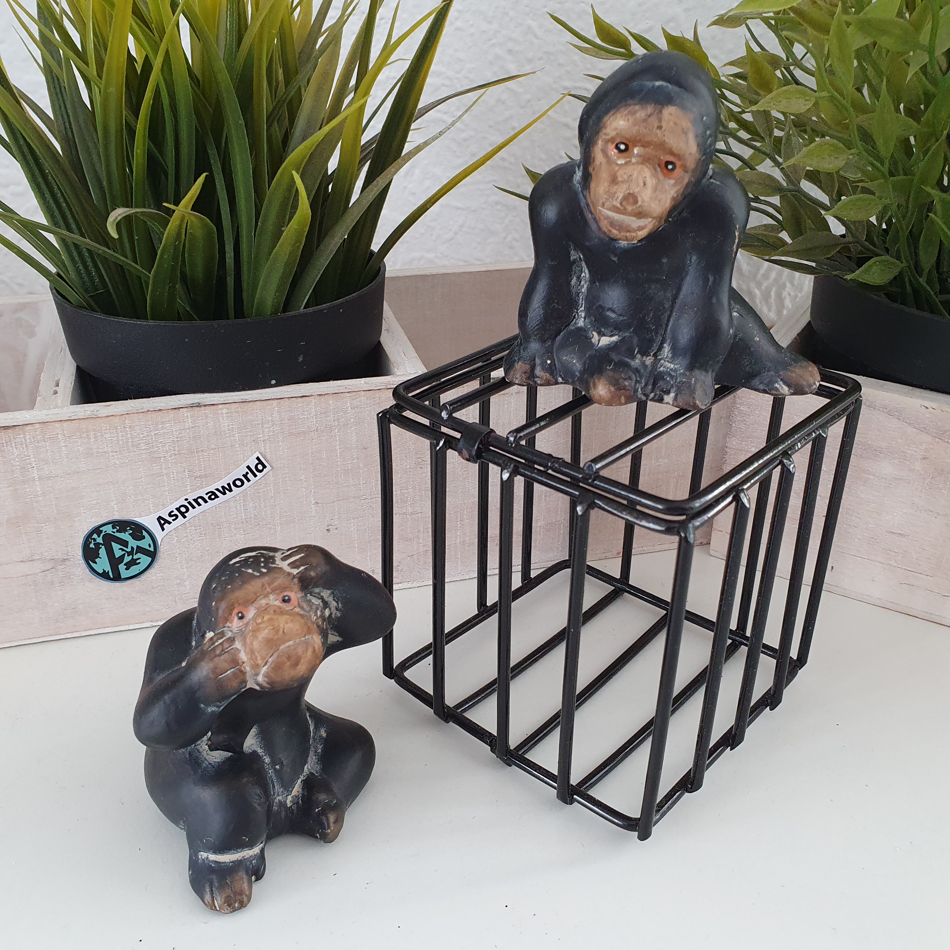 2 Affen Figuren mit Käfig 8 cm